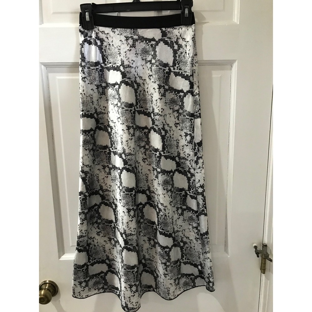 Victoria Secret Maxi Skirt Flowy Silky 32 inches long XS‎